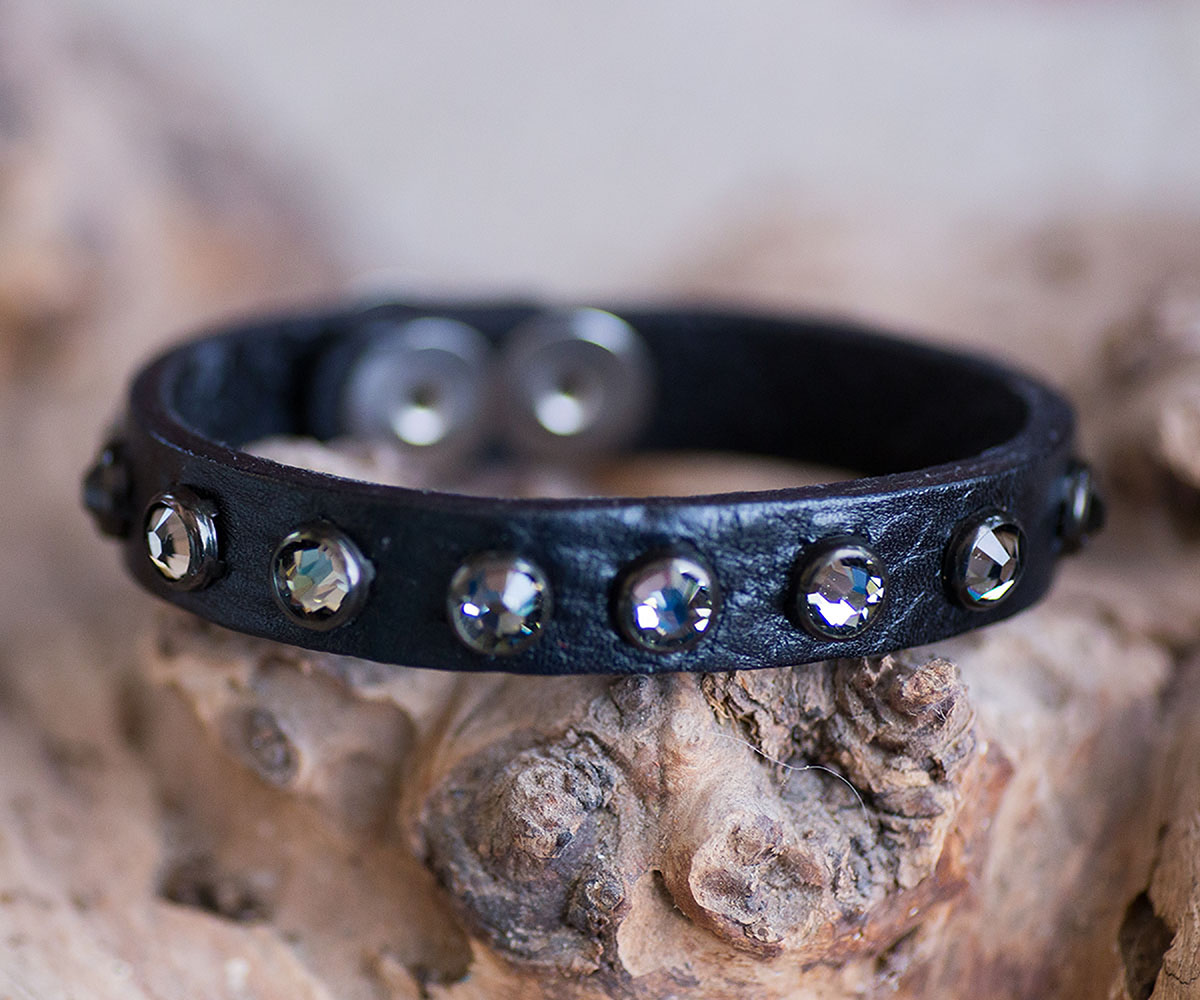 I make simple and beautiful custom crystal bracelets : r/Crystals